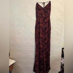 Gorgeous paisley jumpsuit. Soft and comfortable size Large, fits small. Lined